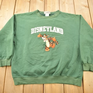 Vintage 1990s DisneyLand Tigger Crewneck Sweatshirt / Made in USA / 90s Crewneck / Souvenir / Embroidered