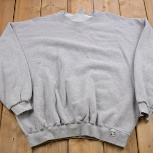 Vintage 1990s Discus Athletics Made In USA Basic Crewneck Sweatshirt / 90s Crewneck / Souvenir / Athleisure / Streetwear /Travel And Tourism