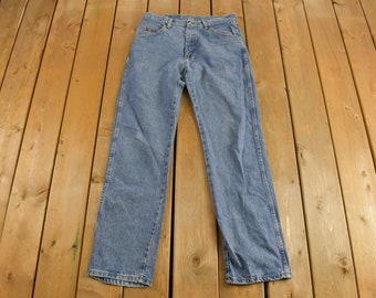 Vintage 1990s Wrangler Light Wash Relaxed Tapered Jeans / Streetwear / Denim / Vintage Jeans / Retro Style / Wrangler