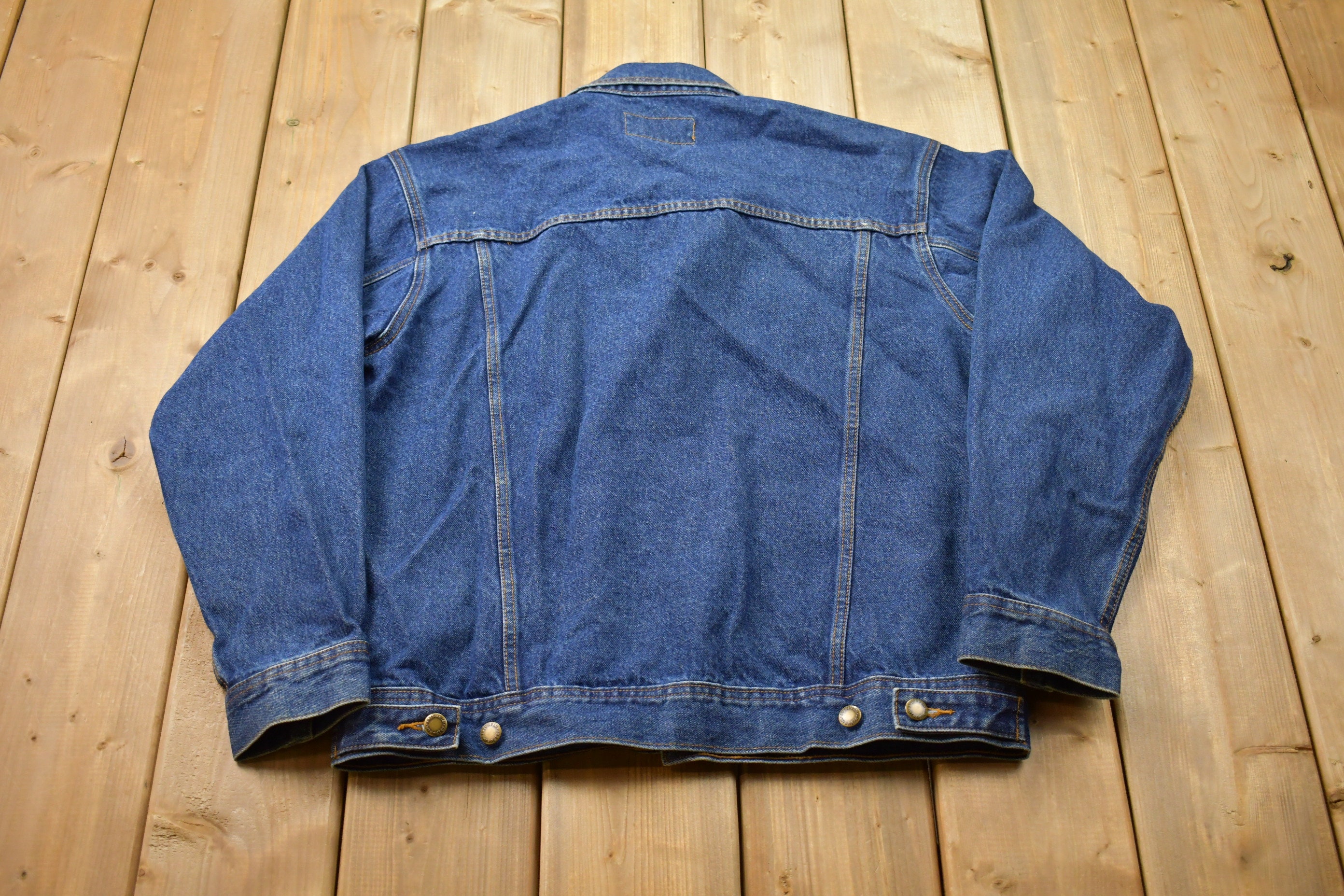 Vintage 1990s Wrangler Rugged Wear Denim Jean Jacket / Vintage 