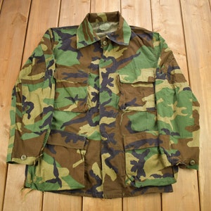 Vintage US Military Woodland Camouflaged Button Up Shirt / USMC / US Army Green / Militaria / Size Medium / Authentic Military Gear