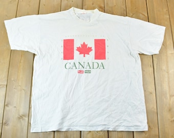 Vintage 1990s Canada Flag Wear Single Stitch T-Shirt  / 90s Vintage Souvenir Tee / Rare Vacation Tee / Summer Shirt Made In USA