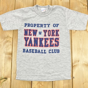 Vintage 1980s New York Yankees Baseball Club Graphic Youth Size T-shirt / Single Stitch / Sportswear / Streetwear / Baby Tee / Made In USA
