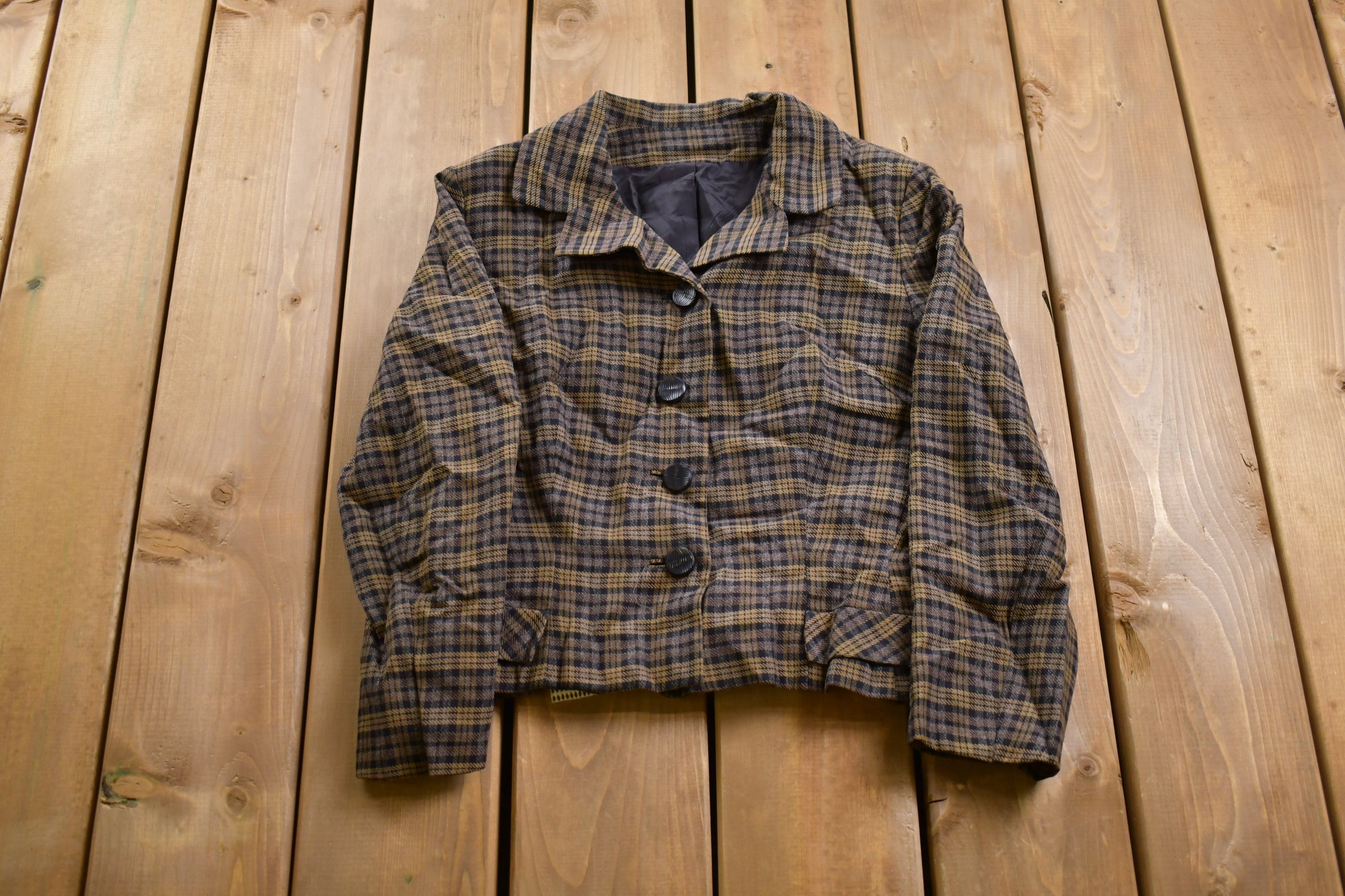Vintage 1990s Woman's Plaid Wool Blazer / Wool Jacket / Vintage 90s Jacket / Outdoor / Winter / Short Blazer /Woman's Coat