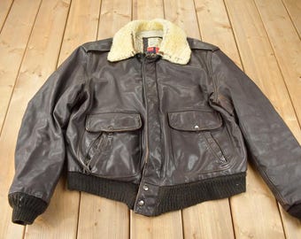 1980年代のフランス製パイロットジャケット。空軍レザーボンバー