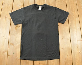 Vintage 1990s Fruit of the Loom Blank T-Shirt Men's Small / Streetwear / Single Stitch / Made In USA / 90s Basic Tee