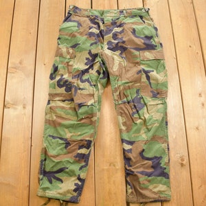 Vintage 1990s Woodland Camouflage Cargo Pants Size 28 - 34 x 28 / Army Pants / Military Pant&#39;s / Vintage Cargos / Missing Button