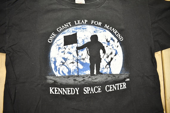 Vintage 1990s Kennedy Space Center Graphic T-Shir… - image 3