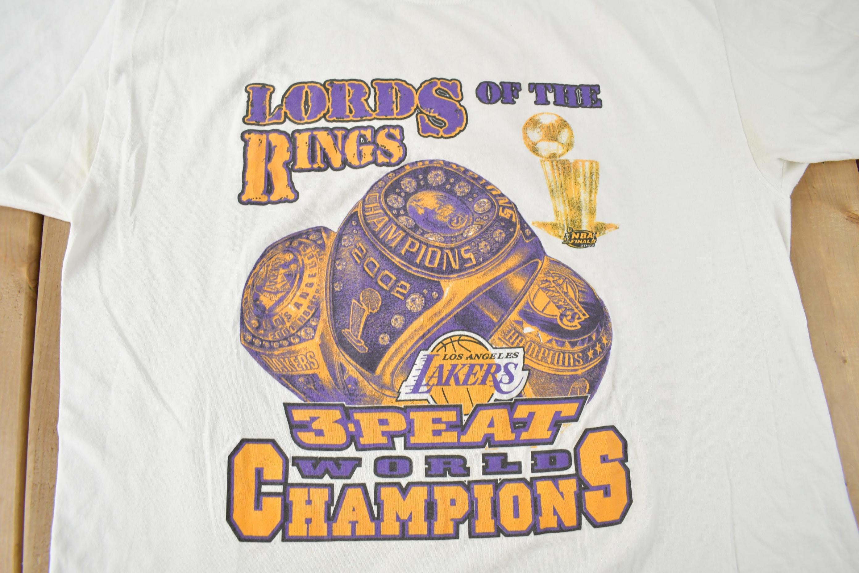 LAKERS 3PEAT NBA CHAMPIONS Tシャツ Vintage Y2K 2002 Los Angeles Lakers 3 Peat Champions Reebok