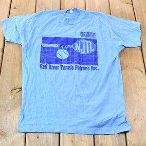 Vintage 1980s UTSA National Junior Tennis Learning Single Stitch Graphic T-Shirt Made In USA / Scheels Sport Shops / Vintage Tennis Tee