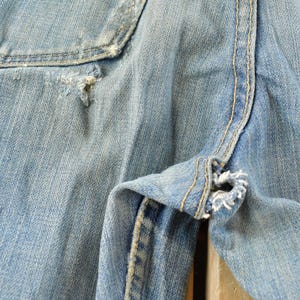 Puede incluir: Un juego de tres tazas de cer&aacute;mica con un acabado mate moteado. Las tazas son de color crema, gris claro y gris oscuro. Cada taza tiene un dise&ntilde;o simple y minimalista y un asa redondeada.