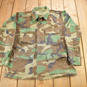 Vintage US Military Woodland Camouflaged Button Up Shirt / USMC / US Army Green / Militaria / Size Medium / Authentic Military Gear