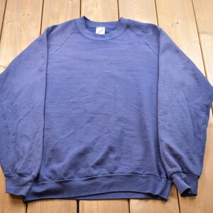 Vintage 1990s Blank Crewneck Sweatshirt / 90s Crewneck / Souvenir / Athleisure / Streetwear / Vintage Essentials