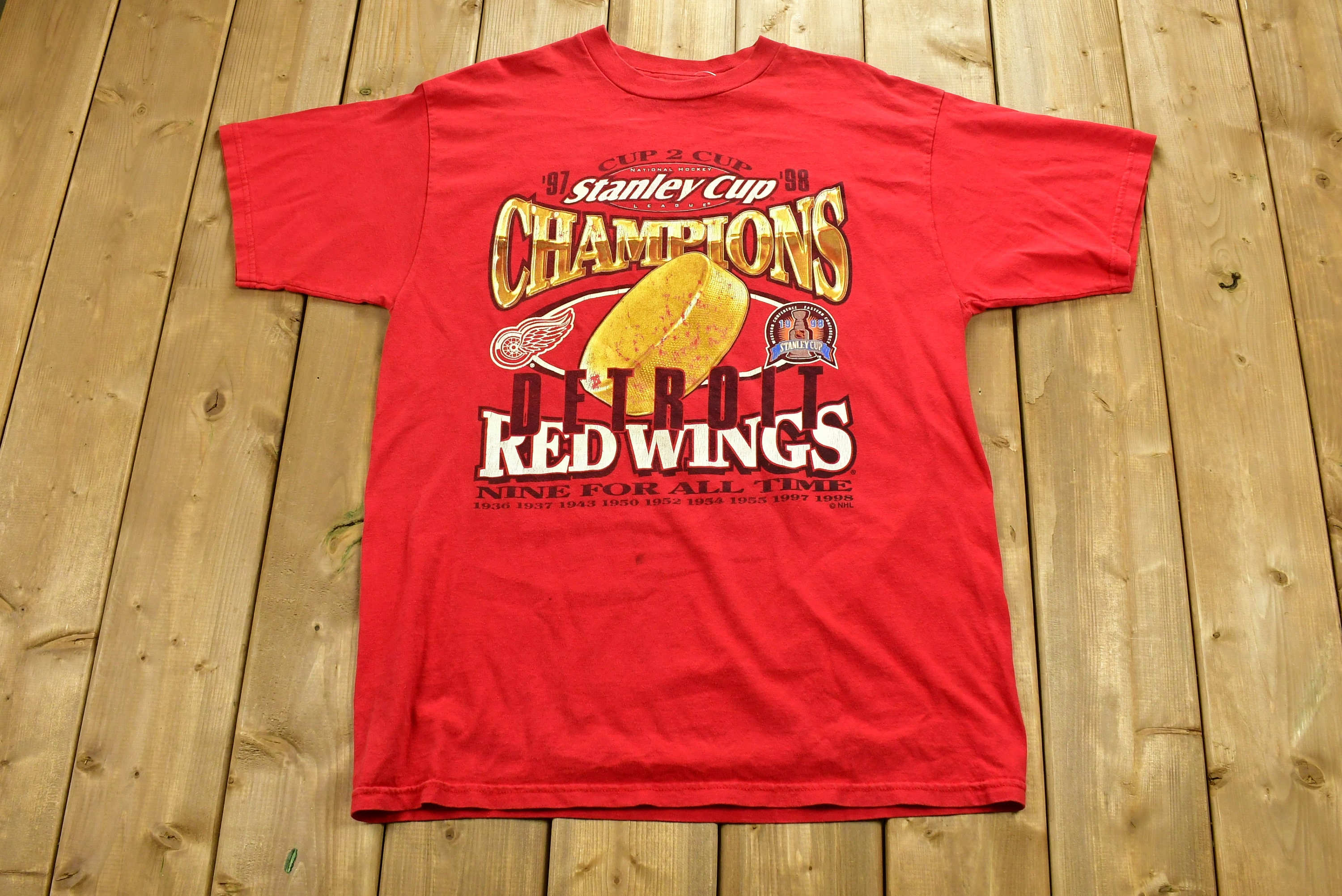 Detroit Red Wings T-Shirt Yzerman 1998 NHL Champions - Tarks Tees
