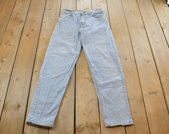 Vintage 1990s Levi's 550 Relaxed Tapered Denim Jeans Women's 28 x 31 / 90s Levi's / Distressed Sun Faded Jeans / Streetwear / Made in USA