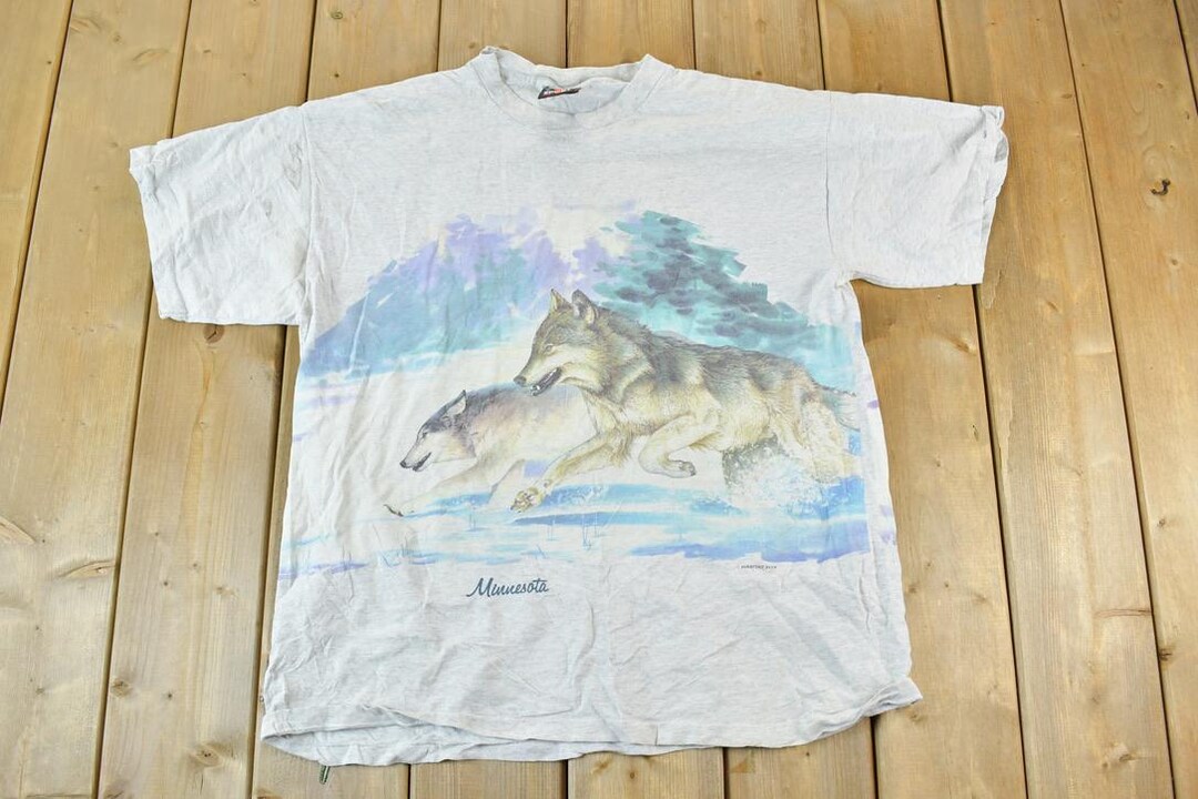 Vintage 1990s Running Wolves FAB Outdoors T-shirt / Single Stitch
