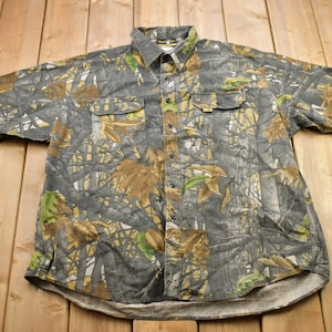 Vintage 1990s Hunter&#39;s View Camo Short Sleeve Button Up  / Souvenir / Vintage Sweatshirt / Outdoorsman / Wilderness Sweatshirt / Hunting