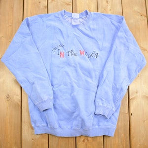 Vintage 1990s At The Cabin In The Woods Crewneck Sweatshirt / 90s Crewneck / Made In Canada / Streetwear / Embroidered / Cute Sweater
