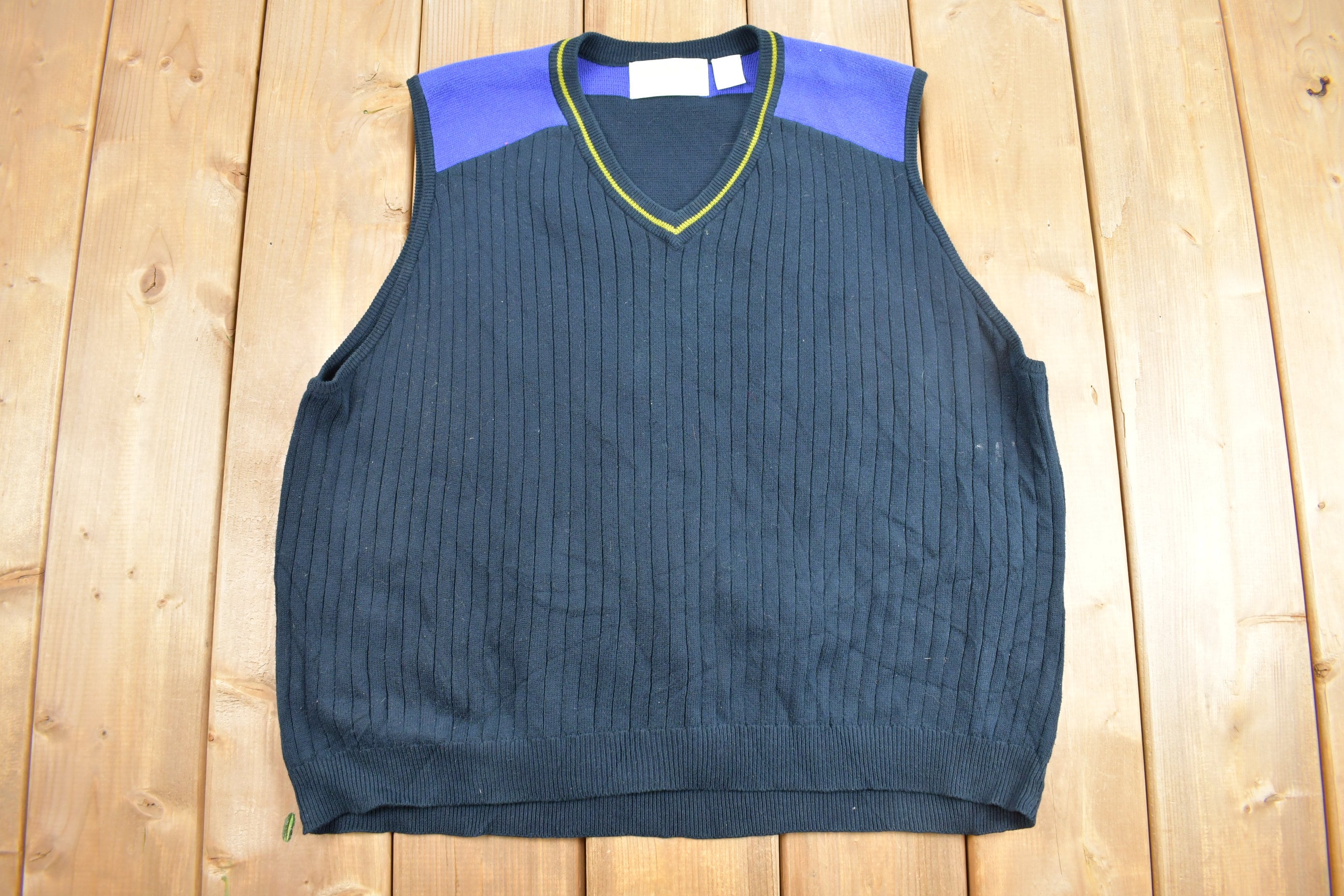 Vintage 1990s Knit V-neck Sweater Vest / Vintage 90s V-neck / Knit 