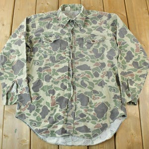Vintage 1990s Frog Camo Button Up Shirt Size Large / Vintage Camo / Outdoorsman / Hunting Shirt