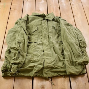 Vintage 1990s US Army Cold Weather Field Jacket / Full Zip Jacket / US Army Green / Vintage Army / Streetwear Fashion / Army Jacket