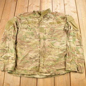 Vintage US Military Camouflaged Button Up Shirt / USMC / US Army Green / Militaria / Size Medium / Authentic Military Gear