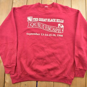 1990年代のヴィンテージ レッド キルト エスケープ クルーネック スウェットシャツ