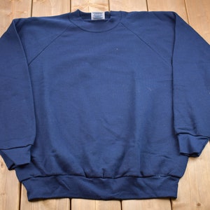 Vintage 1990s Raglan Cut Crewneck Sweatshirt / 90s Crewneck / Souvenir / Athleisure / Streetwear / Fruit Of The Loom