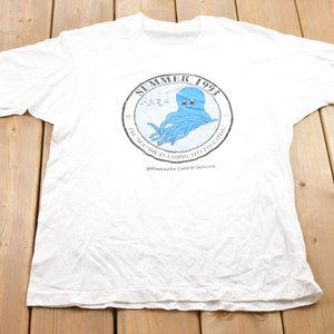 Vintage 1993 Williamsville Central School Sea Graphic T-Shirt / Grafik / 80er / 90er Jahre / Streetwear / Retro Style / Einzelstich / Made In USA