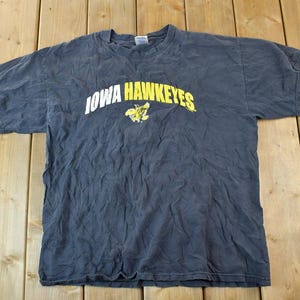 Vintage 1990s Iowa Hawkeyes University Collegiate T-Shirt / NCAA Tee / Americana / Sportswear