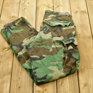 Vintage 1990 Camouflage Cargo Pocket Army Pants Size 32 / Streetwear / Militaria / Army Pants / Hunting & Fishing Gear / Military Pant&#39;s