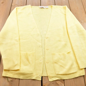 Vintage 1990s Shapely Button Up Knitted Cardigan Sweater / Vintage Cardigan / Button Up / Abstract Pattern