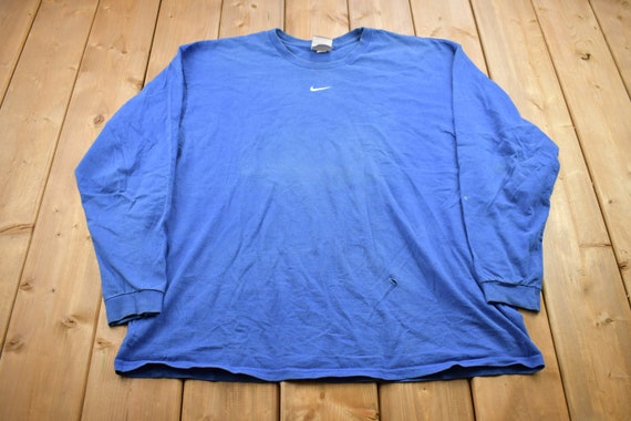 nike middle logo t shirt