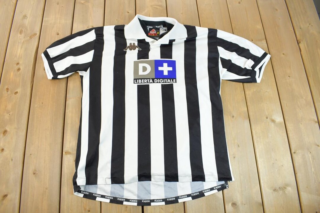 Vintage 1999 Kappa Juventus Home Soccer Jersey / Size XL / #7