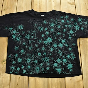 Vintage 1990s All Over Floral Graphic Print T-Shirt / Graphic / 80s / 90s / Streetwear / Retro Style / Single Stitch / Made In USA