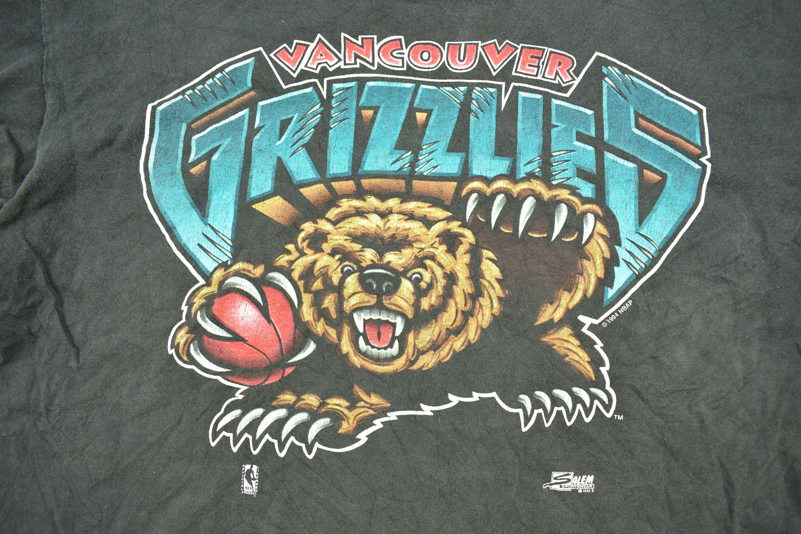 Vintage 1992 Vancouver Grizzlies NBA Graphic T-shirt / Made in 