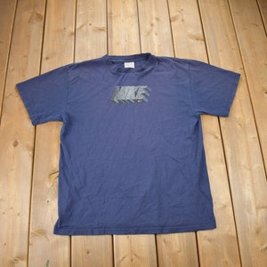 Vintage 1990s Nike Graphic Mini Swoosh T-Shirt / 90s Nike / Vintage Streetwear / Graphic T Shirt / 3D Nike / Nike Tee
