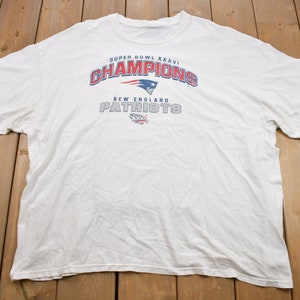 Vintage 1990s NFL New England Patriots Super Bowl 36 Graphic T-Shirt/ Made In USA / Distressed / NFL / 90s Streetwear / Sportswear