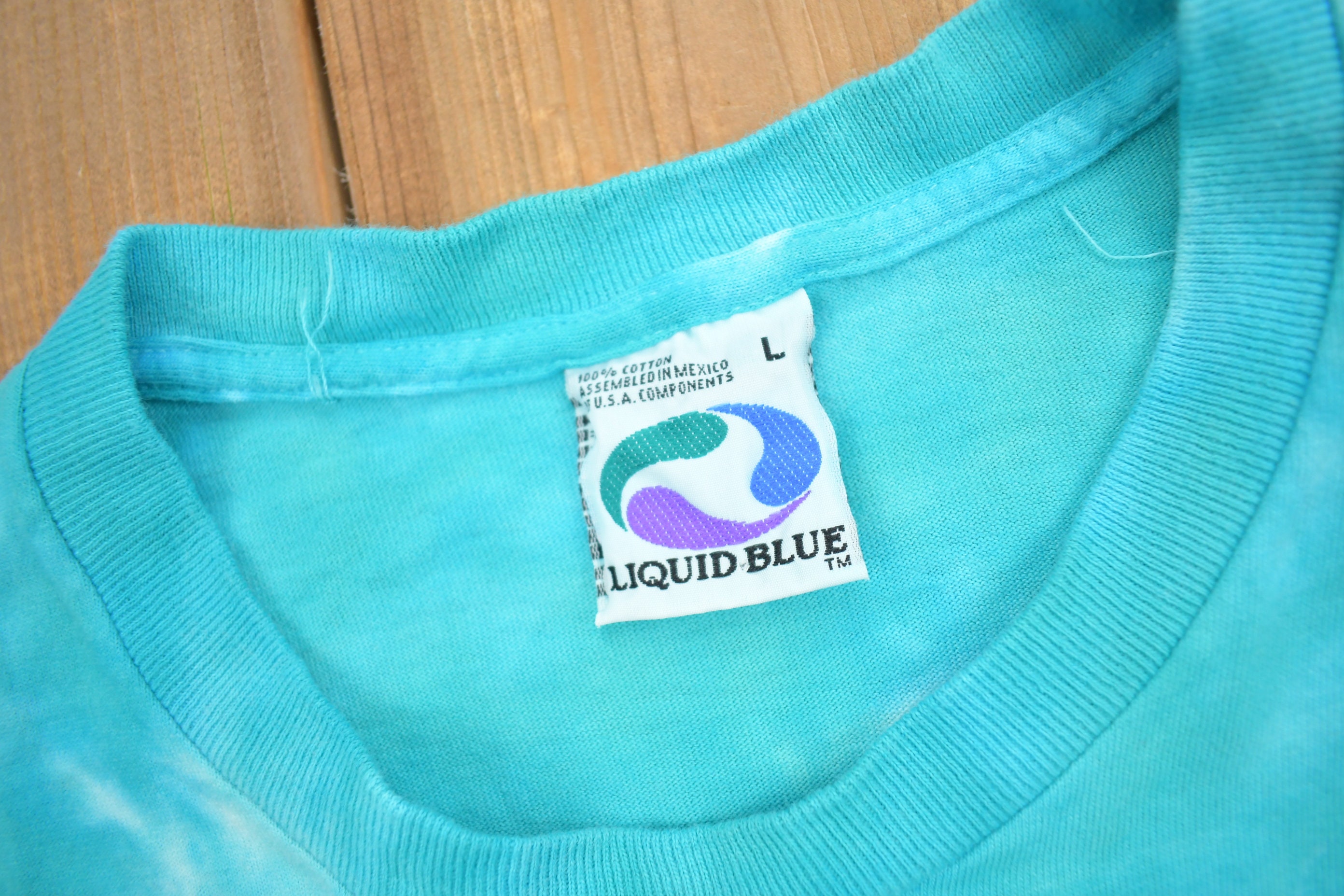 LIQUID BLUE 1996 Tシャツ　イルカ　クジラ　海 Vintage 1996 Liquid Blue Baby Sea Turtle Graphic T-shirt