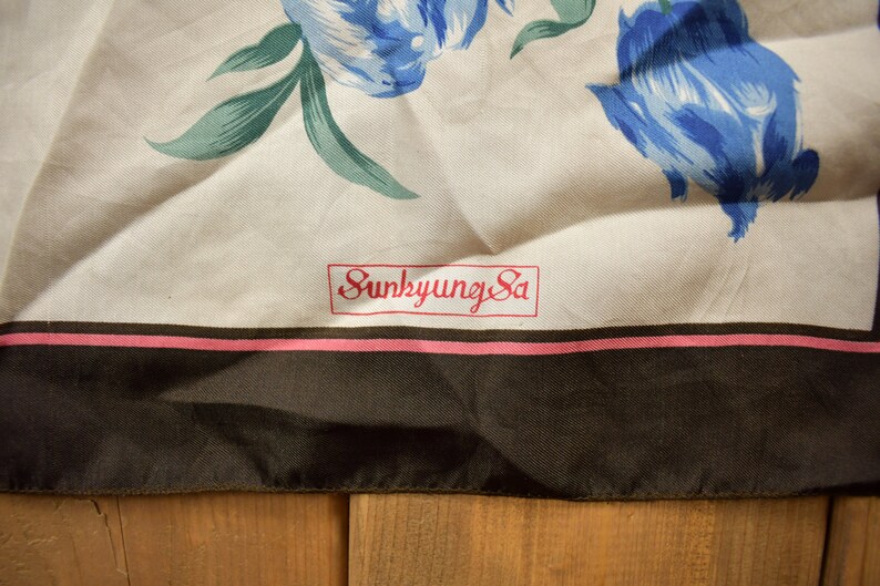 Vintage 1980s Sunkyung Sa Japanese Floral Scarf / Vintage Accessory / Vintage Scarves / All Over Pattern / Square Scarf image 3