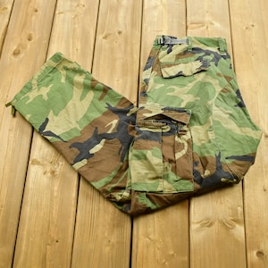 Vintage 90&#39;s Camouflage Cargo Pocket Pants Size Medium / Streetwear Fashion / Vintage Army Pants / Hunting & Fishing Gear / Military Pant&#39;s