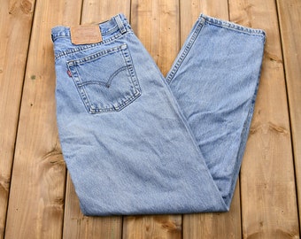 Vintage 1990s Levi's 560 Light Wash Loose Fit Tapered Leg Mom