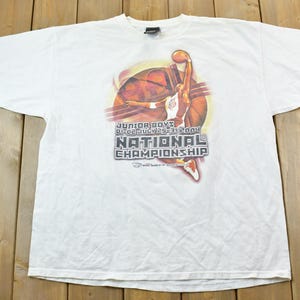 ヴィンテージ 2004 ジュニアボーイズ ナショナルチャンピオンシップ ディズニー スポーツ Tシャツ / 90 年代 グラフィック Tシャツ / ヴィンテージ ミッキーマウス / 90 年代 ディズニー バスケットボール Tシャツ