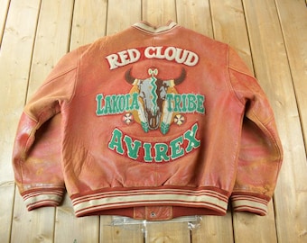 Chaqueta universitaria vintage de cuero genuino Avirex USA Red Cloud Lakota Tribe de los años 90 / Chaqueta Avirex / Patchwork / Talla XL / Chaqueta universitaria Avirex