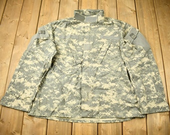 Vintage Military  Army Combat Uniform Coat / Button Up Jacket /  Army Green / Mains / Streetwear Fashion / Army Jacket