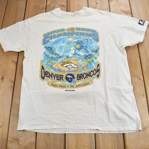 Vintage 1999 Denver Broncos NFL Superbowl Champions Graphic Starter T-Shirt / NFL / 90s Streetwear / Sportswear