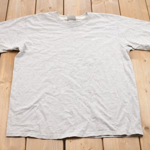 Vintage 1990s Nike Swoosh Basic T-Shirt / Streetwear / Retro Style / 90s Graphic Tee / Nike Sportswear / Nike Swoosh / Lebron James