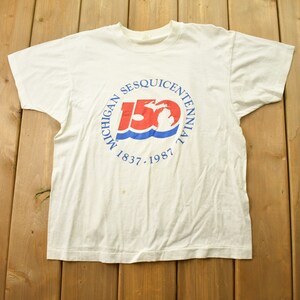 Camiseta gráfica vintage del sesquicentenario de Michigan de 1987, de costura simple, estilo urbano, fabricada en EE. UU., camiseta blanca