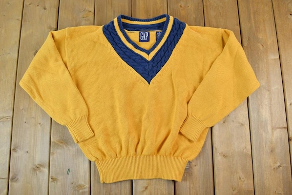 Vintage 1990s Gap Cable Knit V Neck Sweater / 90s Crewneck 