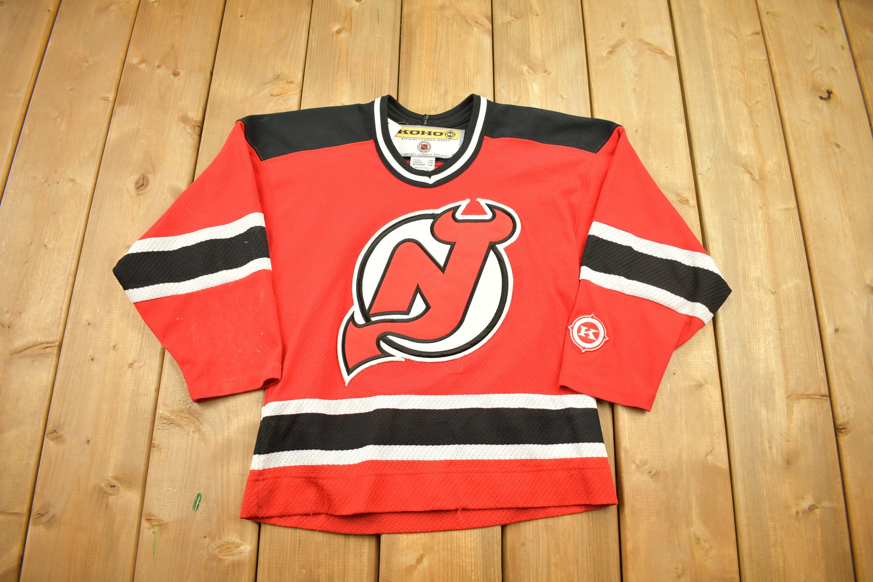 New Jersey Devil Shirt Vintage Looney Tunes Taz NJ Hockey Ice